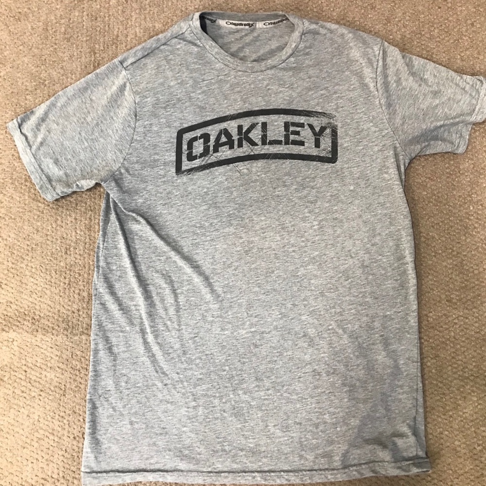 Men’s Oakley t-shirt